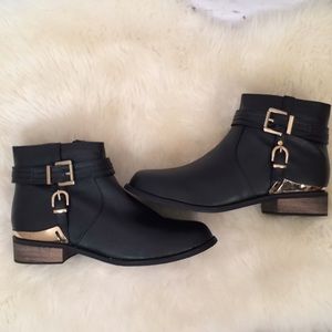 NWT BLACK BUCCO BOOTIES SIZE 8
